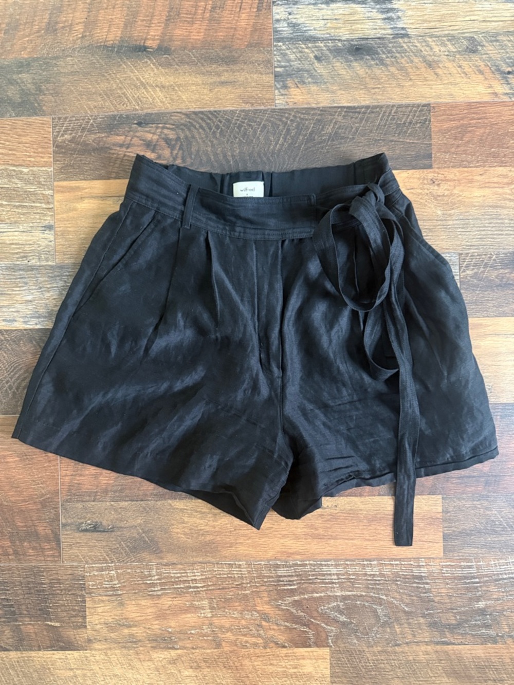 Wilfred Aritzia Linen Blend Tie Waist Shorts Pleated Hi Rise Minimalist